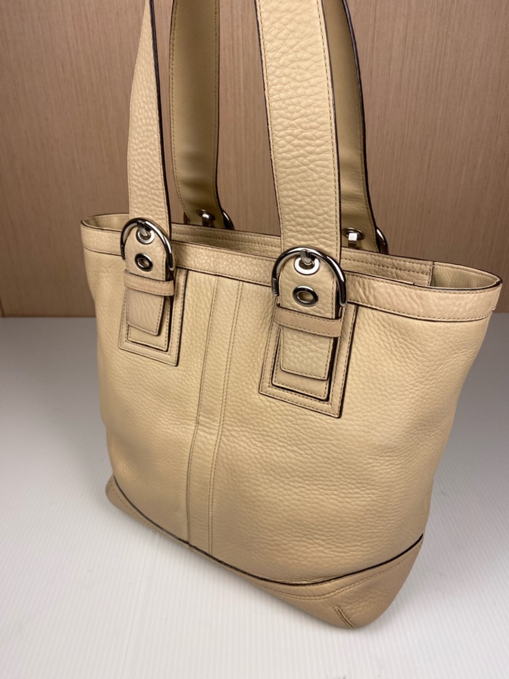 Coach Soho Pebbled Leather Tote Beige O-Ring Buckle Shoulder Bag Work Carryall - Picture 7 of 13